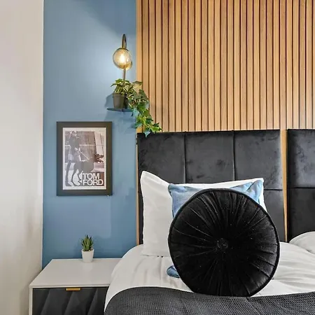 The Penthouse On Bristols Iconic Harbourside Apartment *